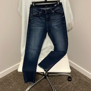 KanCan zmjean. Zipper at ankle.